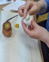 Мастер-класс к Пасхе по окрашиванию яиц с использованием воска. Традиционная техника: двухцветная писанка